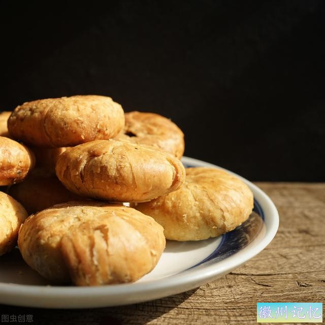 徽州名产黄山烧饼，皮薄如纸，鲜香酥脆，皇帝也爱的人间美味-6.jpg