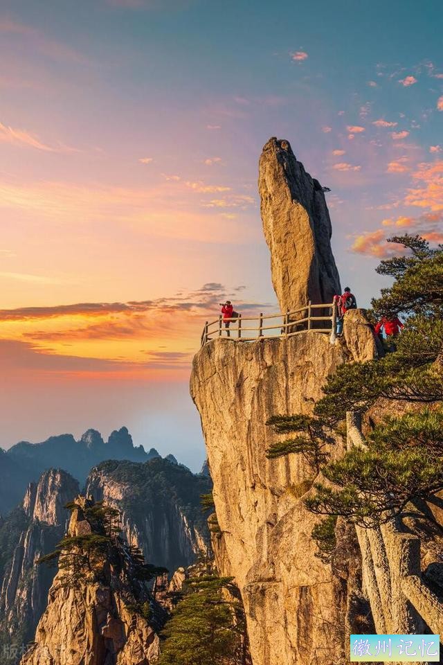 七绝《飞来石》-1.jpg
