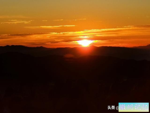 看日出不雅观云海登顶莲花峰，76岁老父亲和72岁老母亲自助游黄山-5.jpg