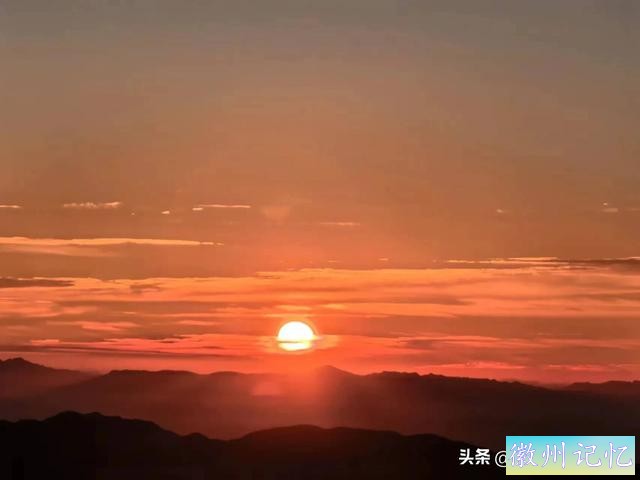 看日出不雅观云海登顶莲花峰，76岁老父亲和72岁老母亲自助游黄山-9.jpg
