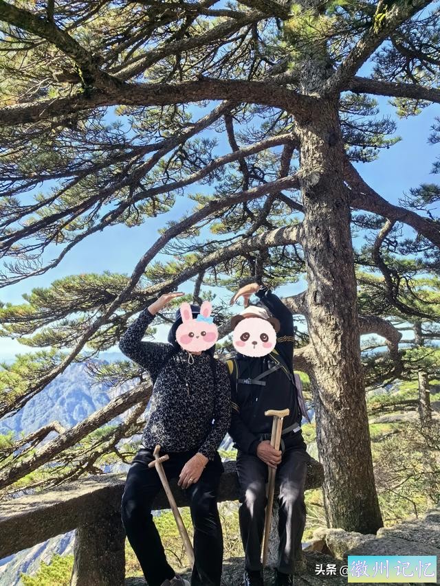 看日出不雅观云海登顶莲花峰，76岁老父亲和72岁老母亲自助游黄山-20.jpg