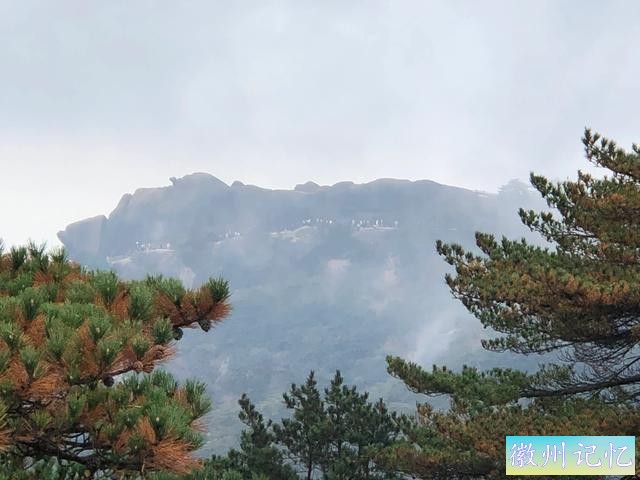 游览黄山光明顶，看到了“迎客松”、“飞来石”和“猴子不雅观海”-4.jpg