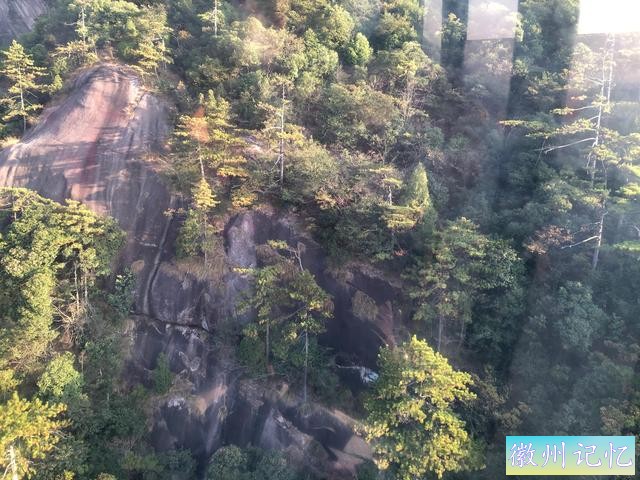 攀登黄山主峰之一、第二高峰，海拔1860米的光明顶-1.jpg