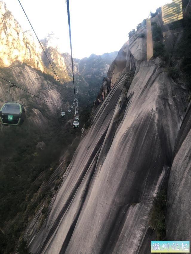 攀登黄山主峰之一、第二高峰，海拔1860米的光明顶-2.jpg