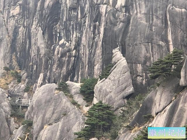 攀登黄山主峰之一、第二高峰，海拔1860米的光明顶-23.jpg