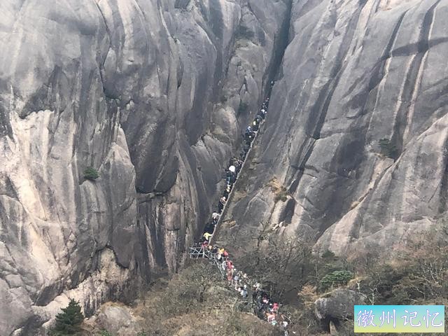 攀登黄山主峰之一、第二高峰，海拔1860米的光明顶-24.jpg
