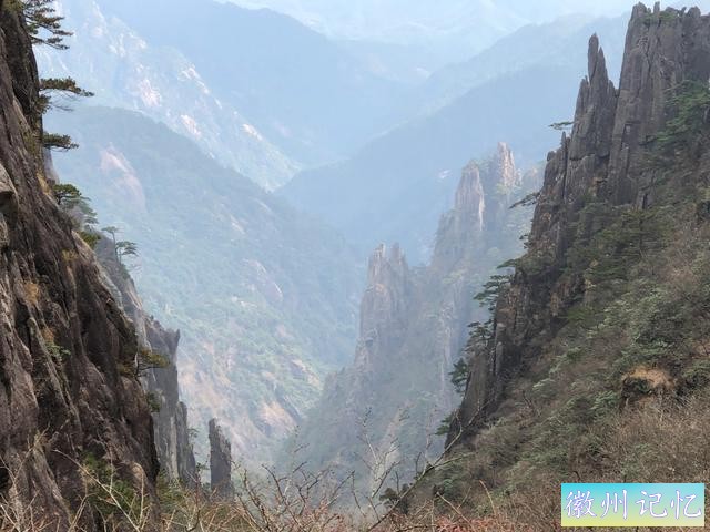 攀登黄山主峰之一、第二高峰，海拔1860米的光明顶-35.jpg