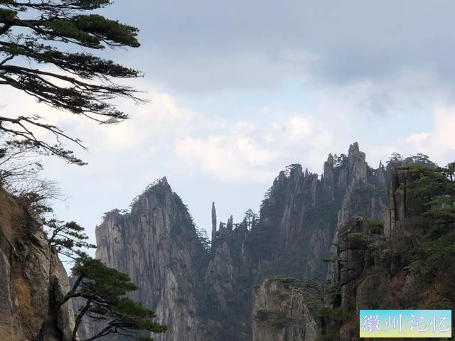攀登黄山主峰之一、第二高峰，海拔1860米的光明顶-47.jpg