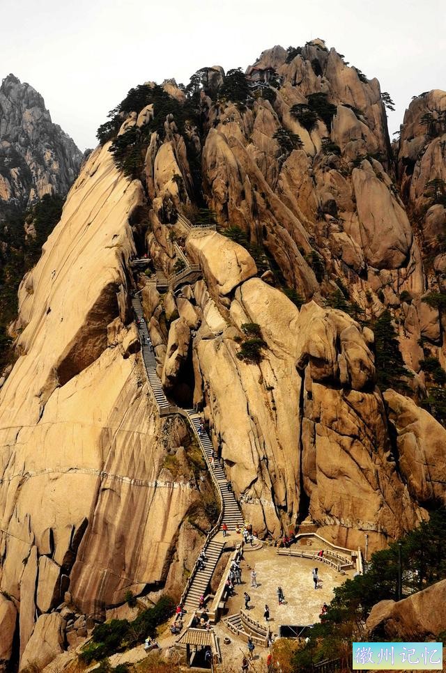 二上天都峰——黄山最险处——鲫鱼背-8.jpg