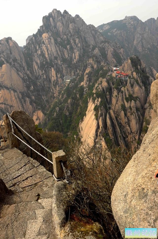 二上天都峰——黄山最险处——鲫鱼背-22.jpg