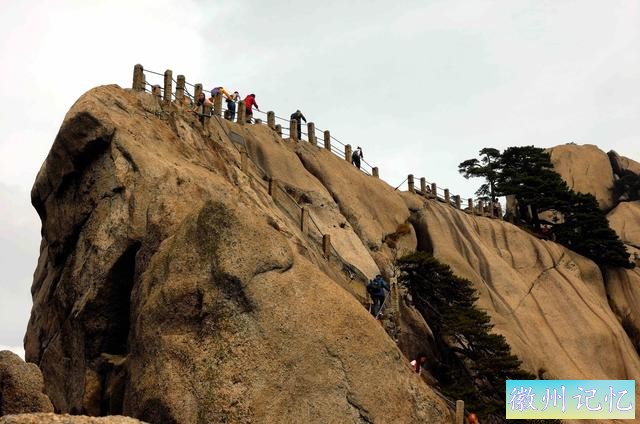 二上天都峰——黄山最险处——鲫鱼背-23.jpg