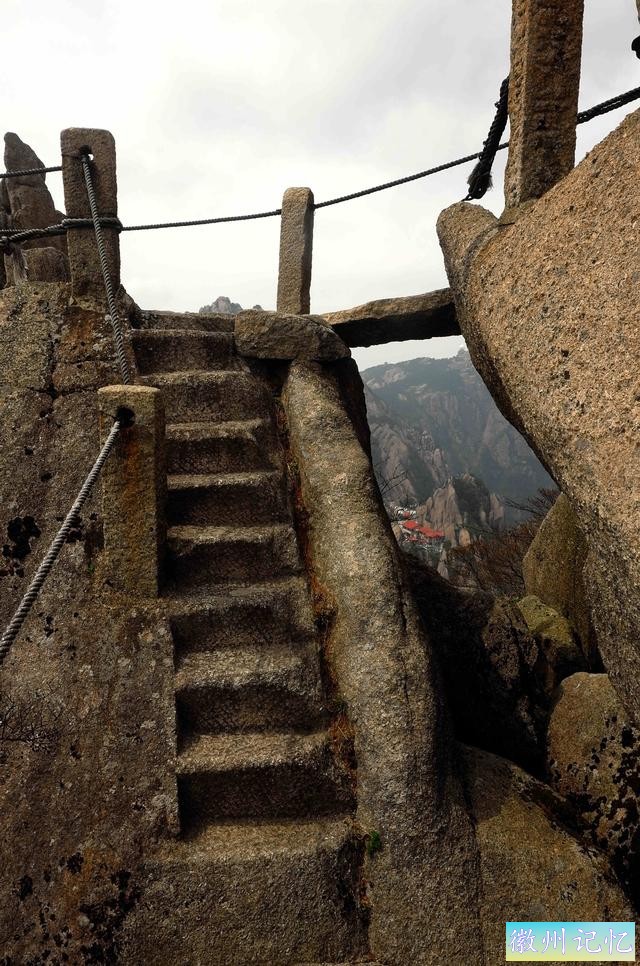 二上天都峰——黄山最险处——鲫鱼背-26.jpg