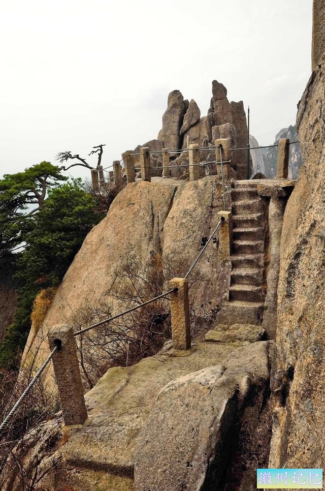二上天都峰——黄山最险处——鲫鱼背-27.jpg