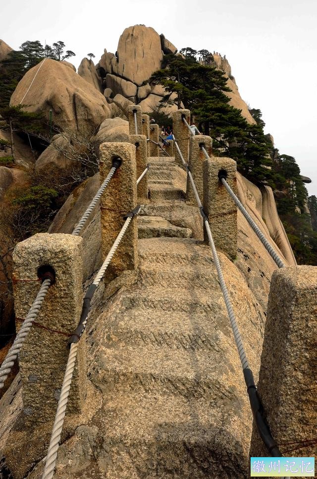 二上天都峰——黄山最险处——鲫鱼背-30.jpg