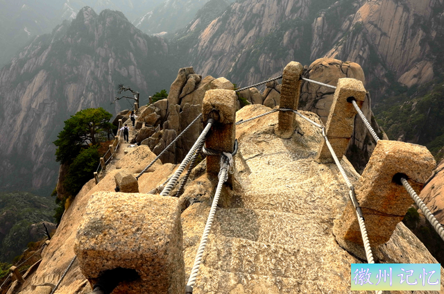 二上天都峰——黄山最险处——鲫鱼背-31.jpg
