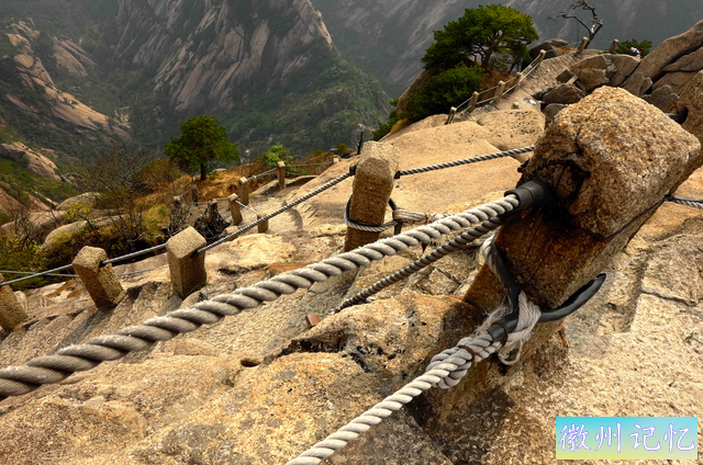 二上天都峰——黄山最险处——鲫鱼背-32.jpg