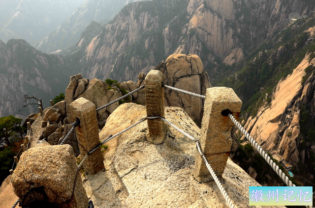 二上天都峰——黄山最险处——鲫鱼背-33.jpg