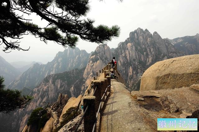 二上天都峰——黄山最险处——鲫鱼背-34.jpg