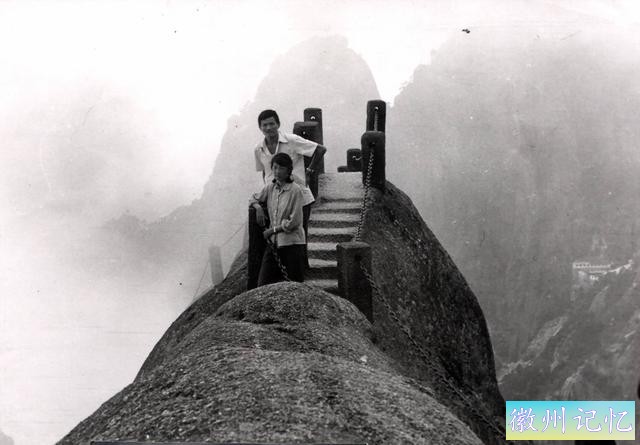 二上天都峰——黄山最险处——鲫鱼背-35.jpg