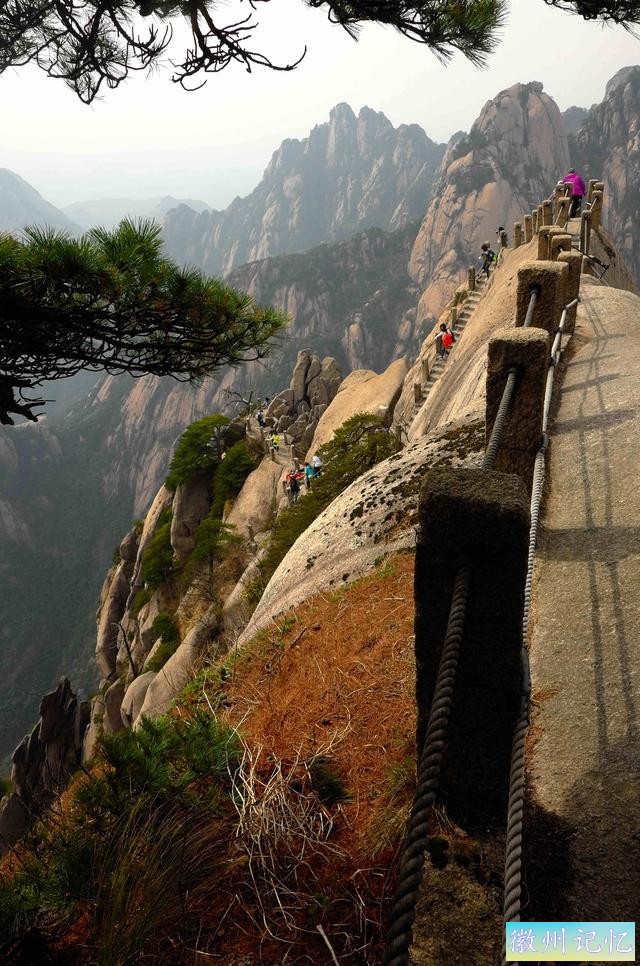 二上天都峰——黄山最险处——鲫鱼背-36.jpg