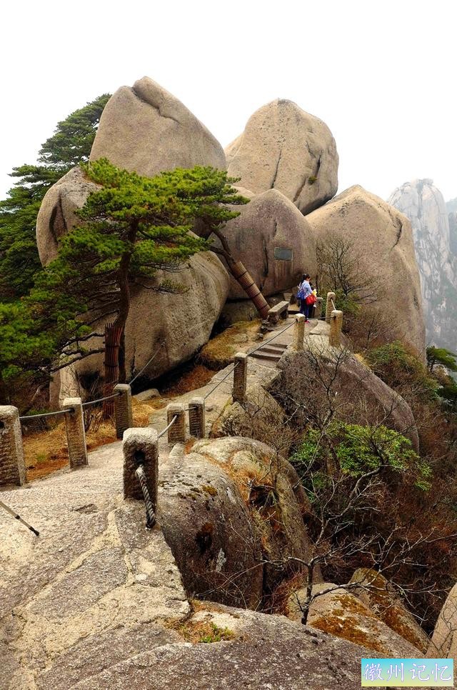 二上天都峰——黄山最险处——鲫鱼背-38.jpg