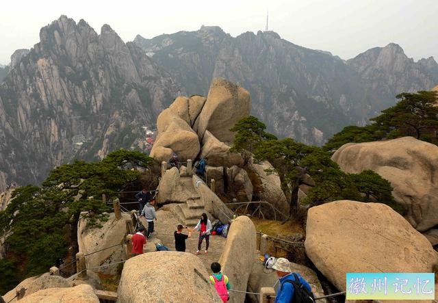 二上天都峰——黄山最险处——鲫鱼背-43.jpg