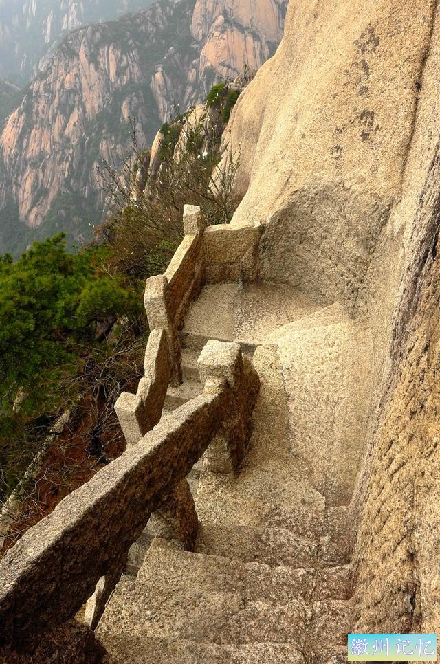 二上天都峰——黄山最险处——鲫鱼背-44.jpg