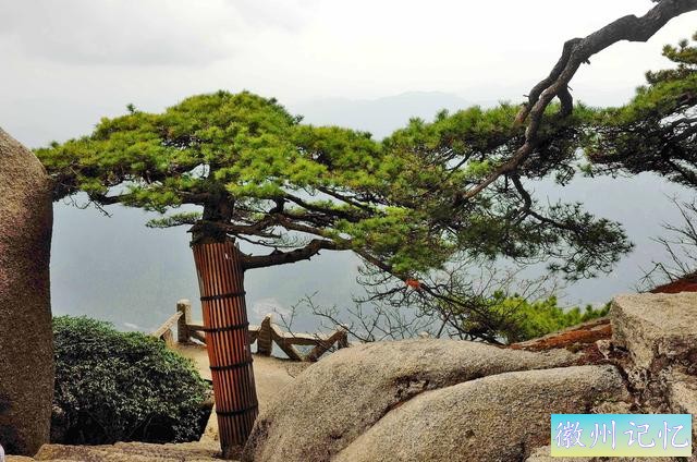 二上天都峰——黄山最险处——鲫鱼背-46.jpg