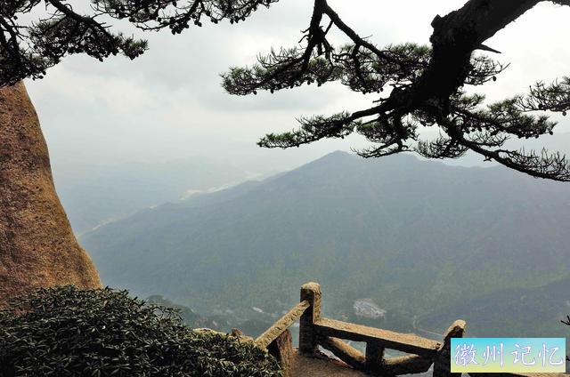 二上天都峰——黄山最险处——鲫鱼背-47.jpg