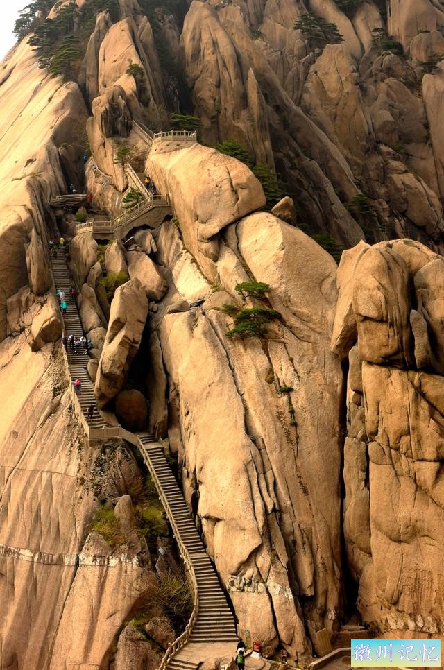 二上天都峰——黄山最险处——鲫鱼背-55.jpg