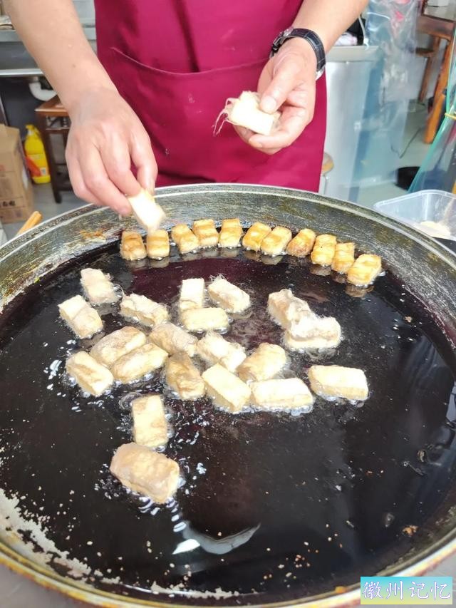 老街美食保举第一弹：臭鳜鱼、毛豆腐、黄山烧饼、徽州馄饨....-12.jpg