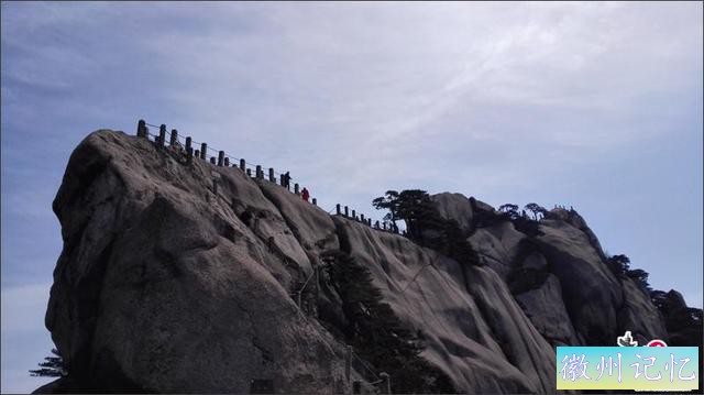 黄山天都峰目前已恢复开放 1日接待游客近千人-1.jpg