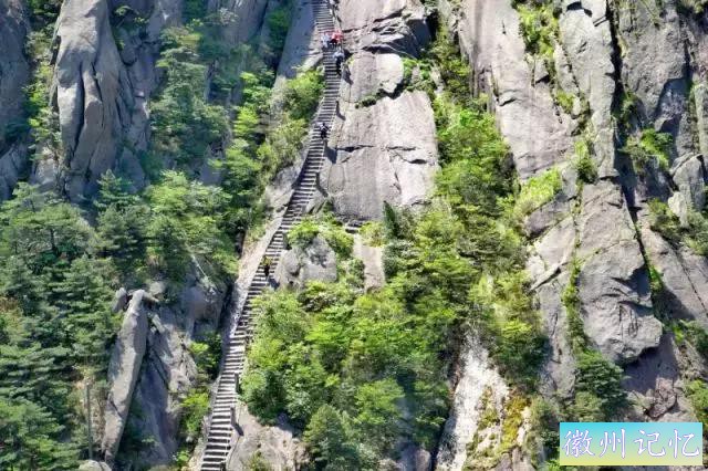 黄山天都峰4月1日开放——任它五岳归来客，一见天都也叫奇-1.jpg